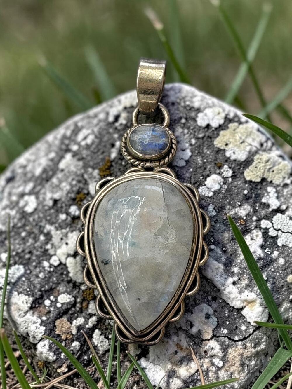 Vintage Sterling Silver Moonstone Teardrop Pendant Rope Edge Bezel Double Stone